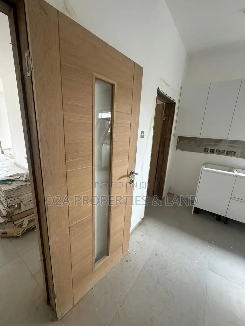 4bdrm House in East Airport (3 Mins for sale in Airport Residential Area