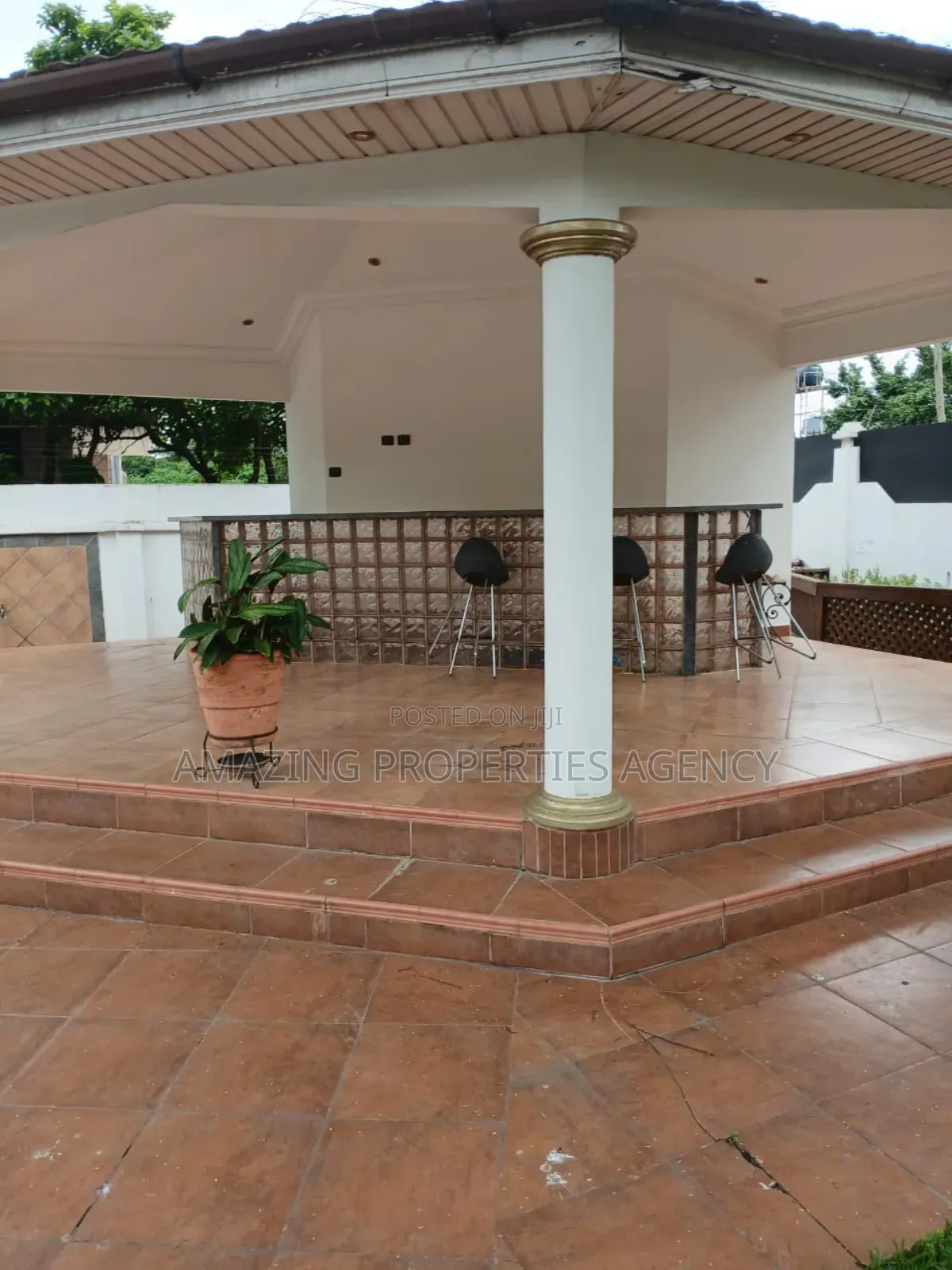 5bdrm Mansion in Dzorwulu for sale in Dzorwulu