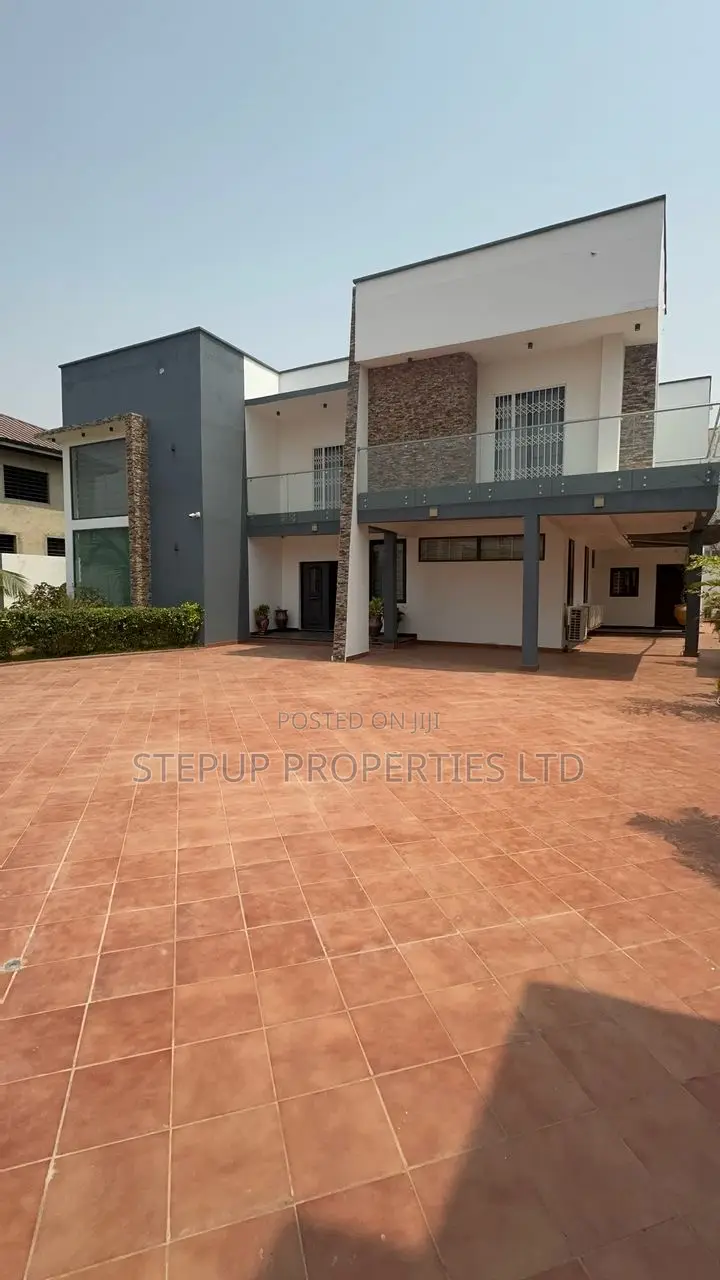 5bdrm Mansion in Lakeside, Ashaley Botwe for sale in Ashaley Botwe