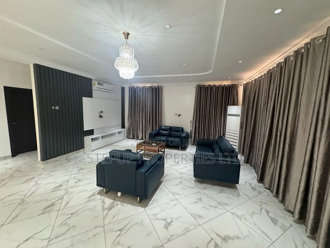 5bdrm Mansion in Lakeside, Ashaley Botwe for sale in Ashaley Botwe