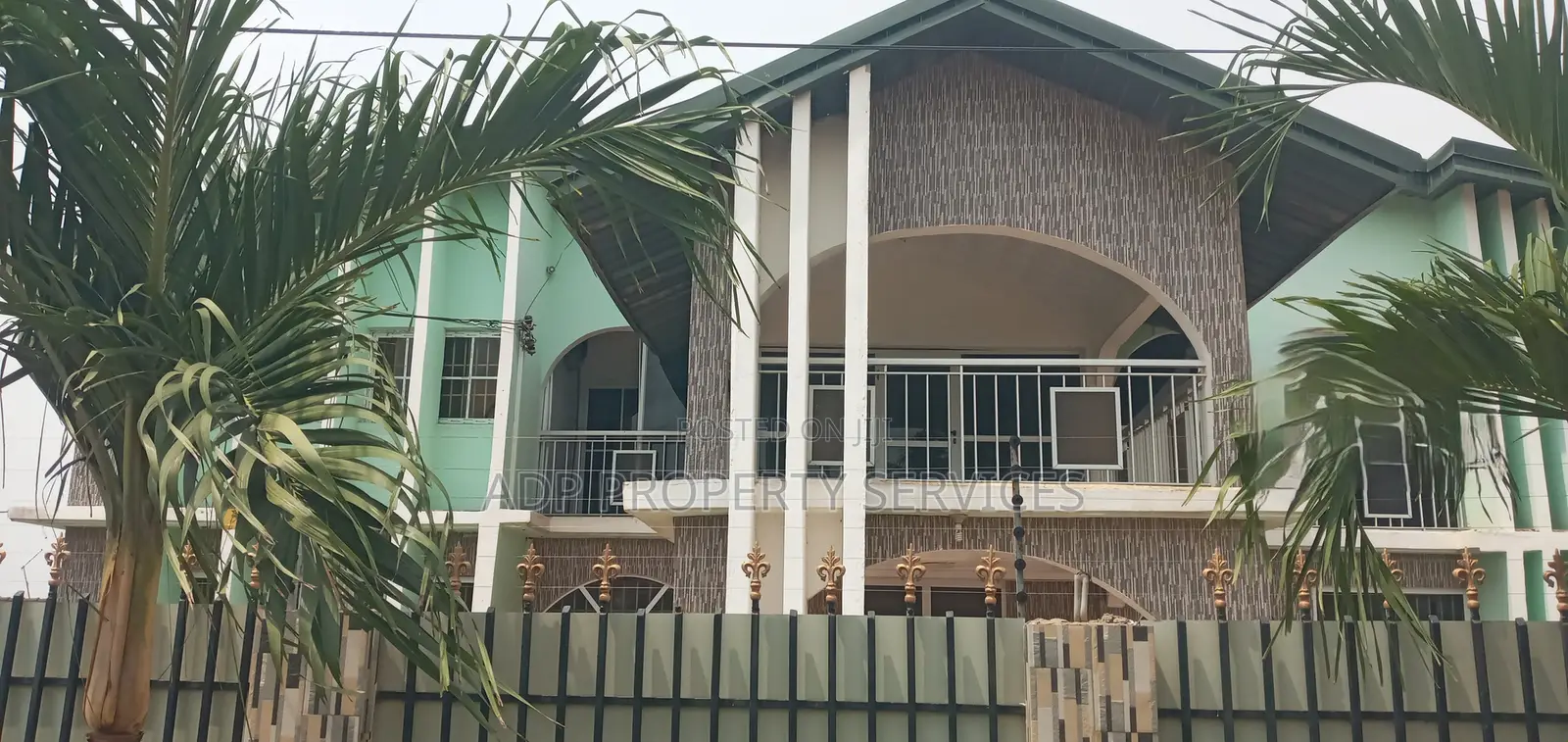 18-Bed en-Suite Commercial Property for Sale — Odorkor Tipper, Accra in Sakaman