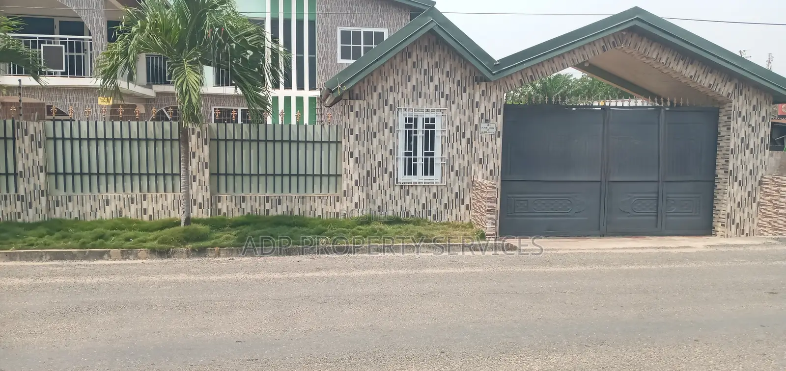 18-Bed en-Suite Commercial Property for Sale — Odorkor Tipper, Accra in Sakaman
