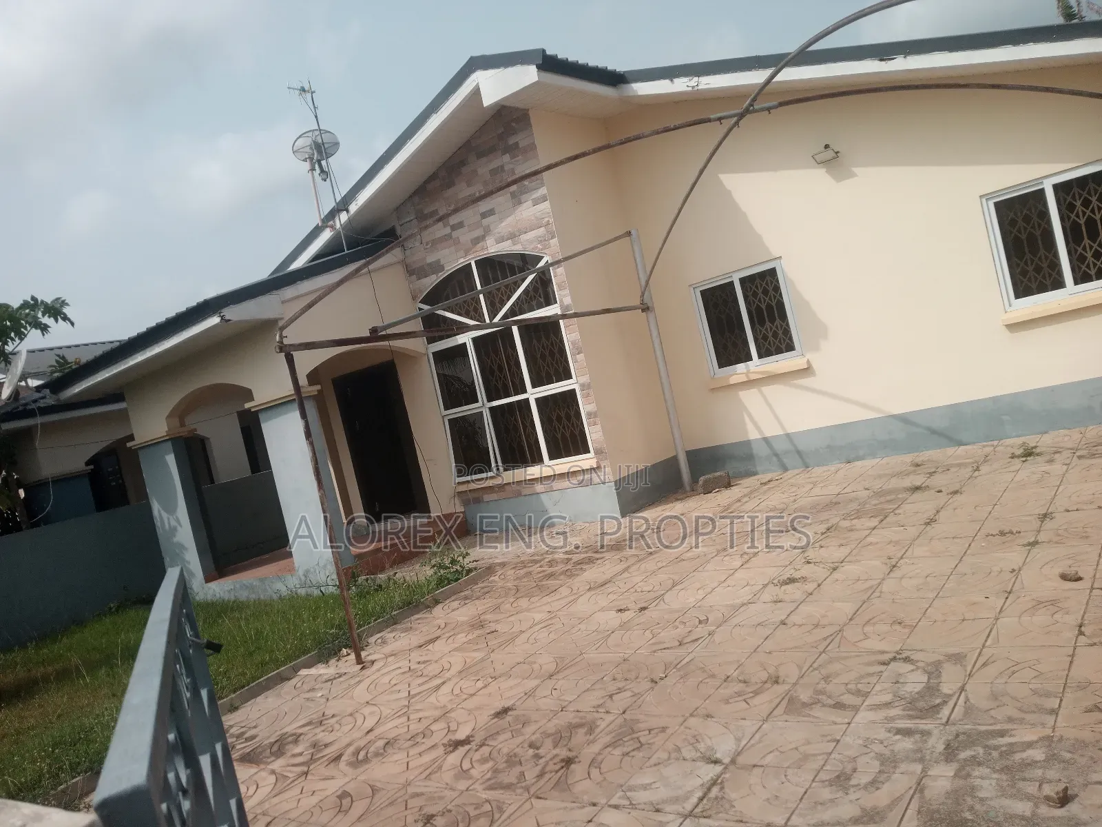 3bdrm House in Self Compound, Oyarifa for rent in Oyarifa