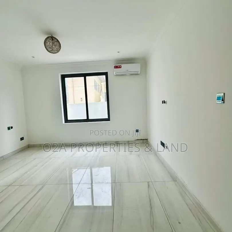 4bdrm House in East Legon, American House for sale in American House