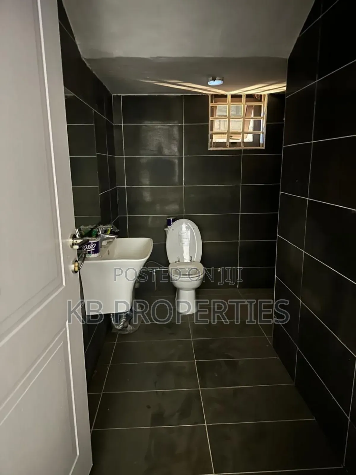 5bdrm Duplex in Kb Properties, Spintex for rent in Spintex