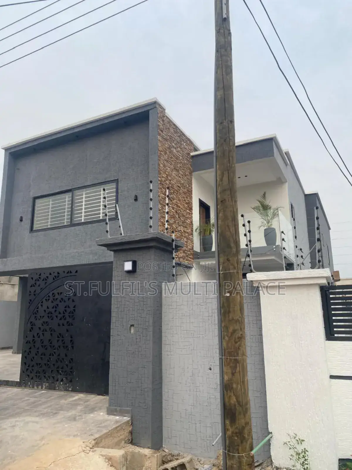 4bdrm Duplex in Lakeside, East Legon for sale in East Legon
