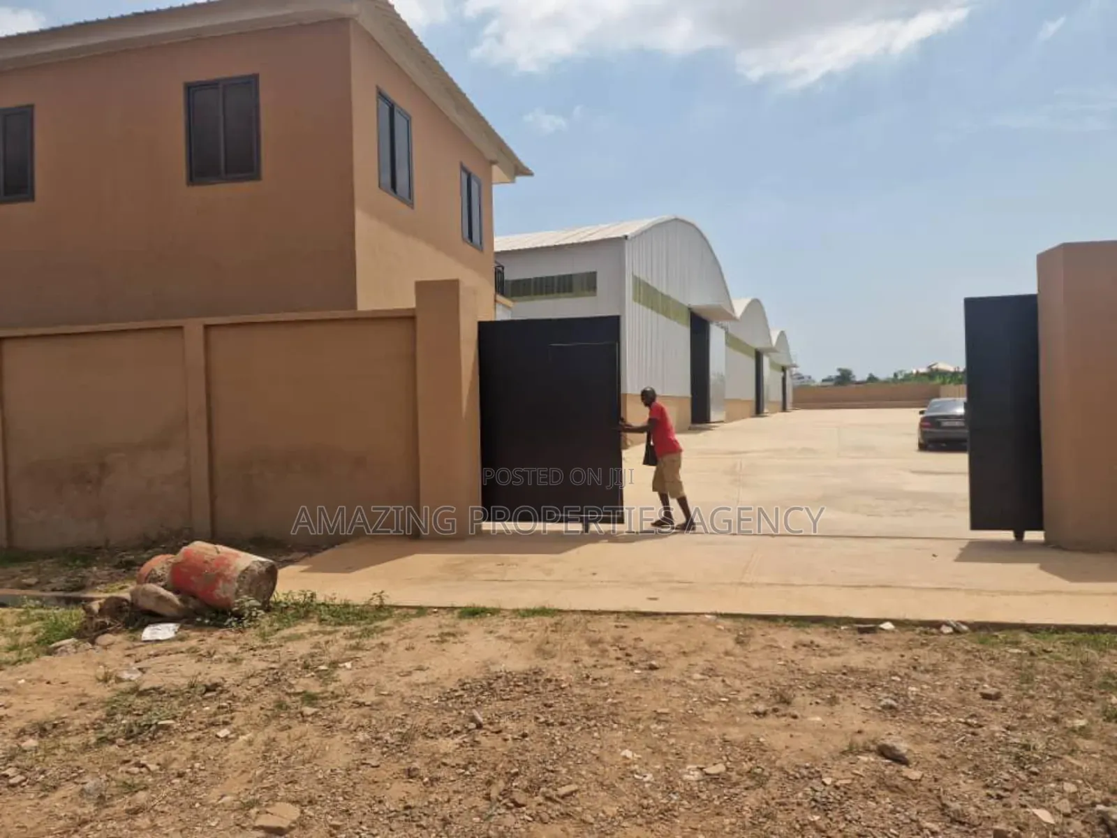 2500sqm Warehouse for Sale at Spintex in Spintex