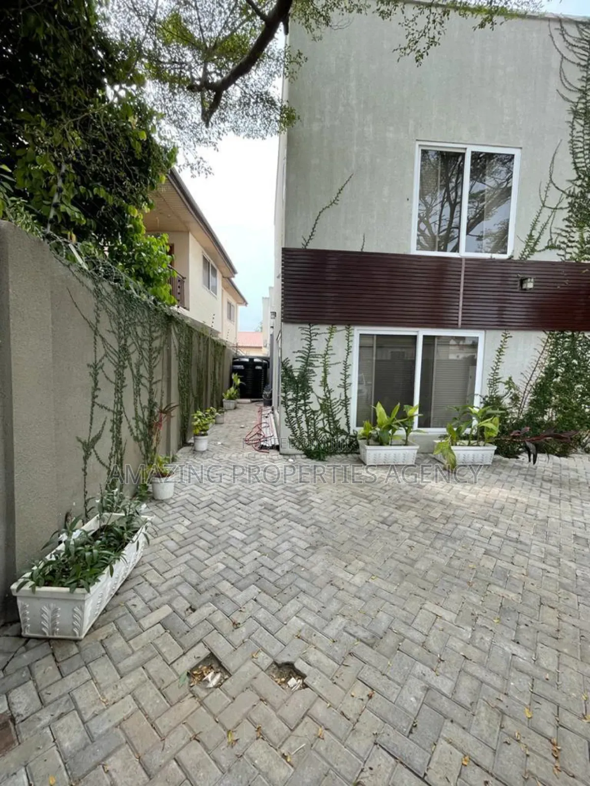 4bdrm Townhouse/Terrace in Labone for sale in Labone