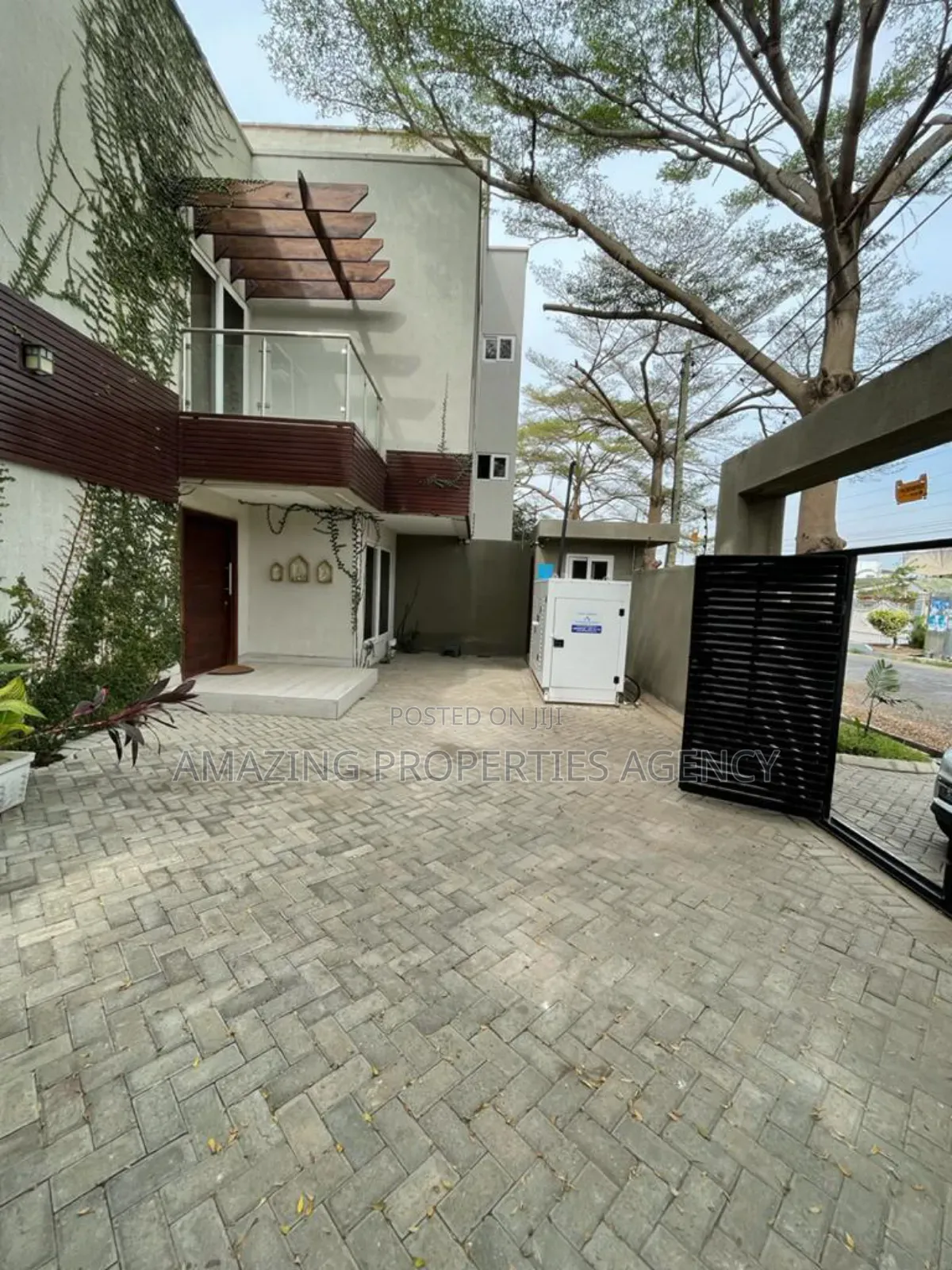 4bdrm Townhouse/Terrace in Labone for sale in Labone