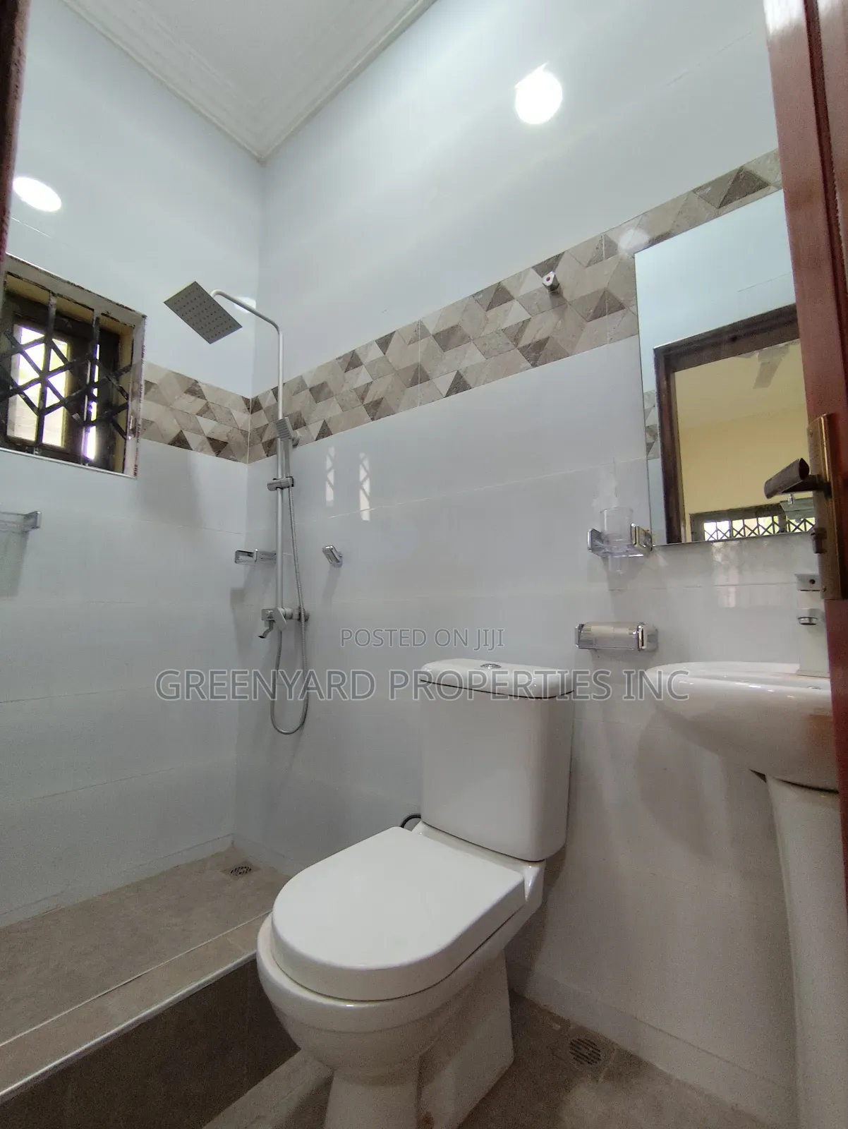3bdrm Apartment in Mangos, East Legon for rent in East Legon