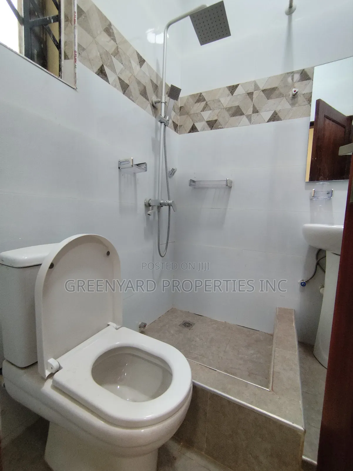 3bdrm Apartment in Mangos, East Legon for rent in East Legon