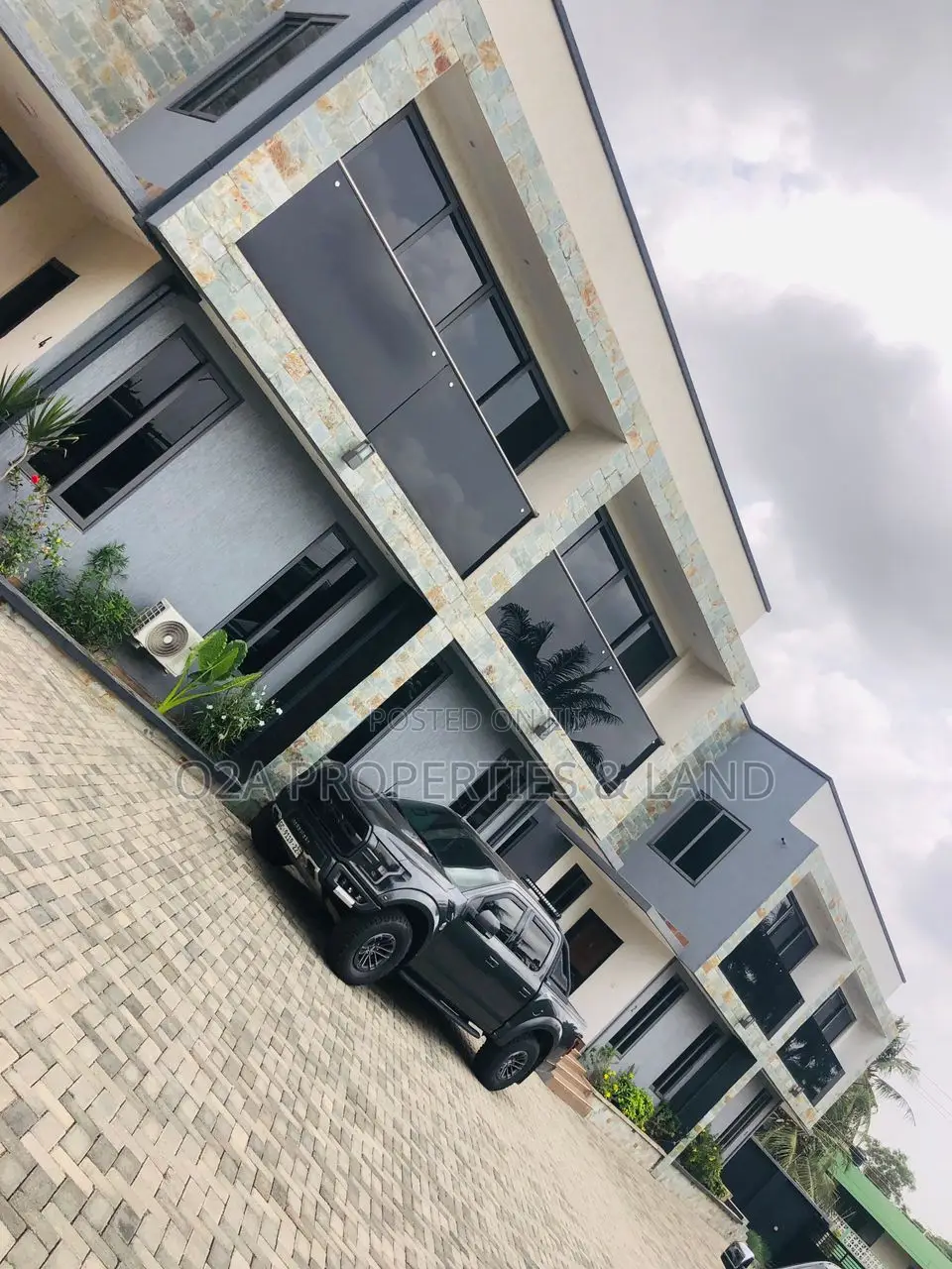 3bdrm Townhouse / Terrace in Dzorwulu for rent in Dzorwulu