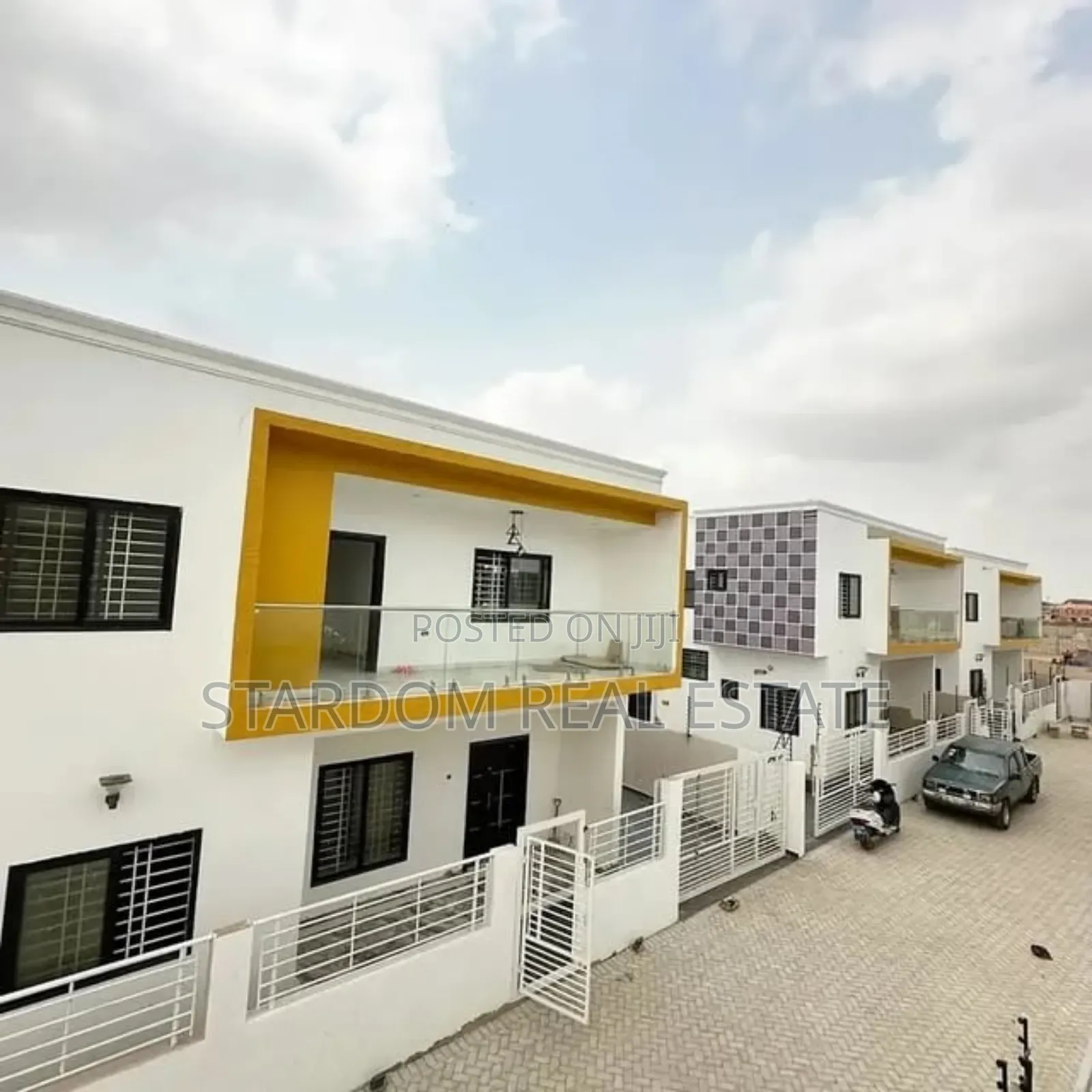 4bdrm Duplex in Com18, Spintex for sale in Spintex