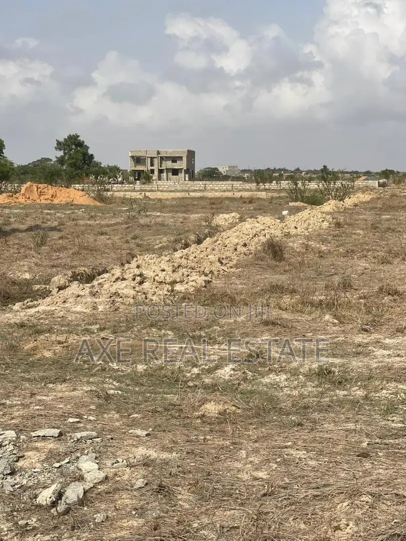 Easily Accessible Plots in a Coastal Area in New Ningo
