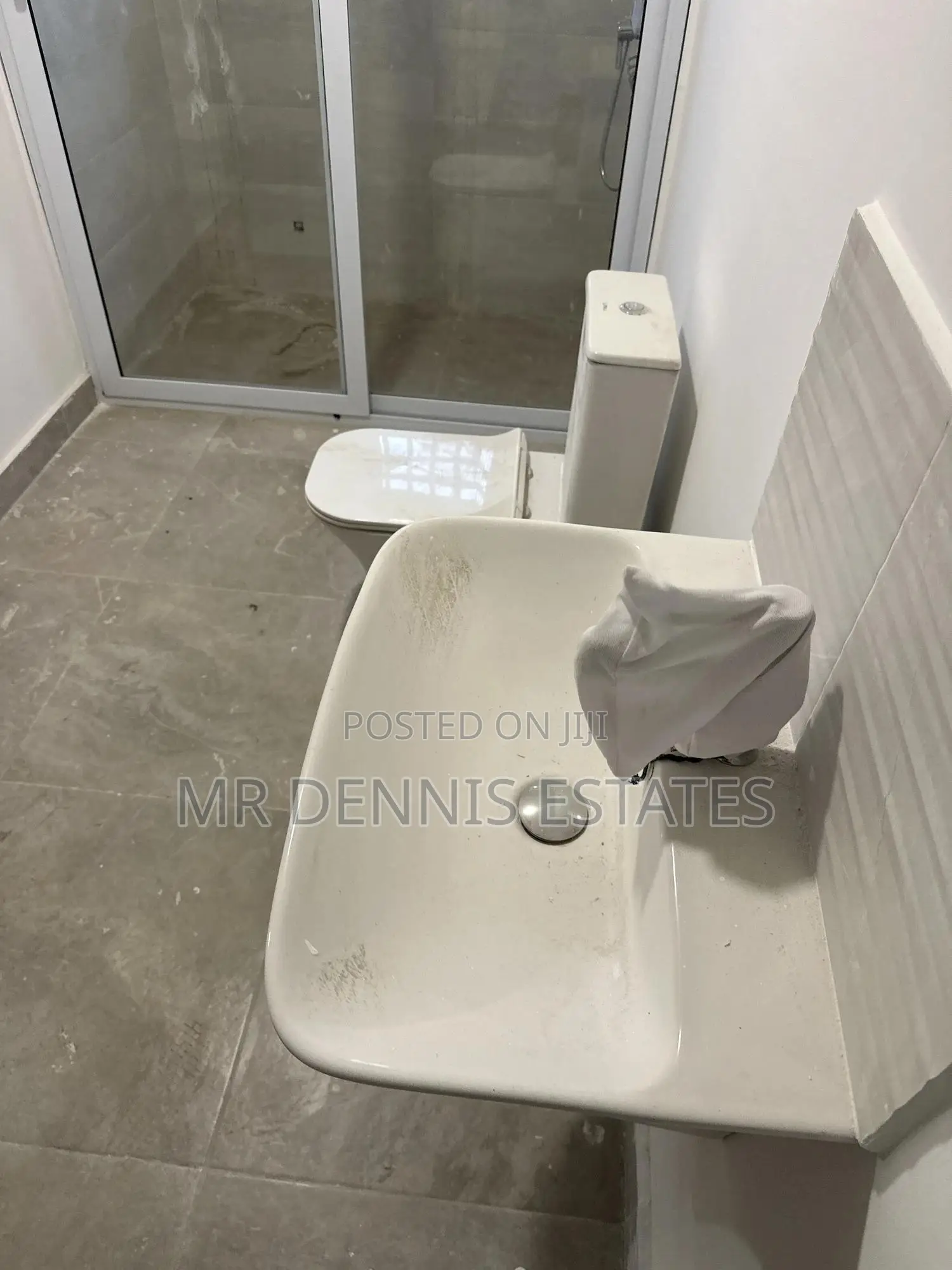 3bdrm Apartment in Mr Dennis Estates, Weija Junction for rent in Weija Junction