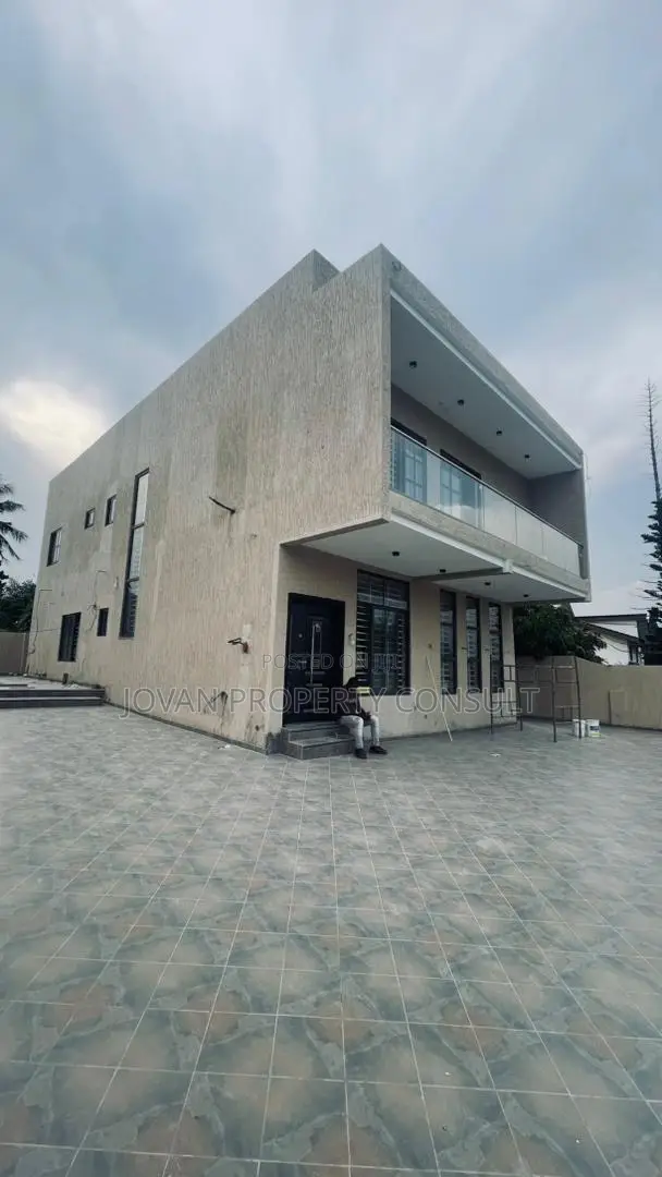 4bdrm House in West Land for sale in West Legon