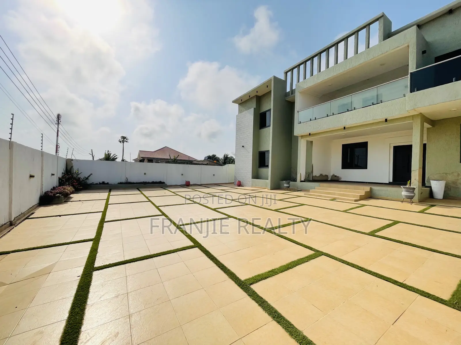 7bdrm House in West Hills Mall Area for sale in West Hills Mall Area