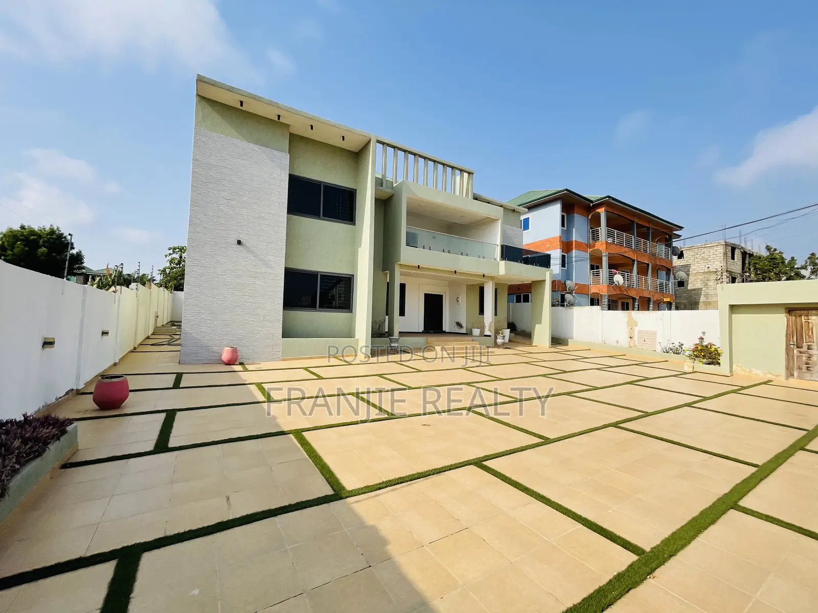 7bdrm House in West Hills Mall Area for sale in West Hills Mall Area
