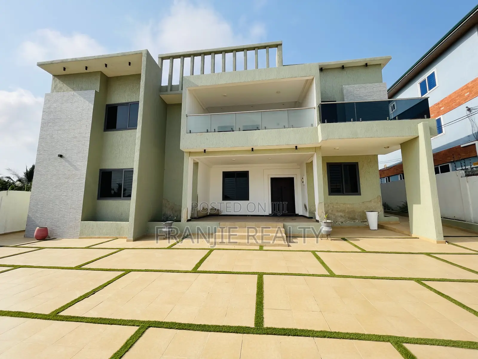 7bdrm House in West Hills Mall Area for sale in West Hills Mall Area