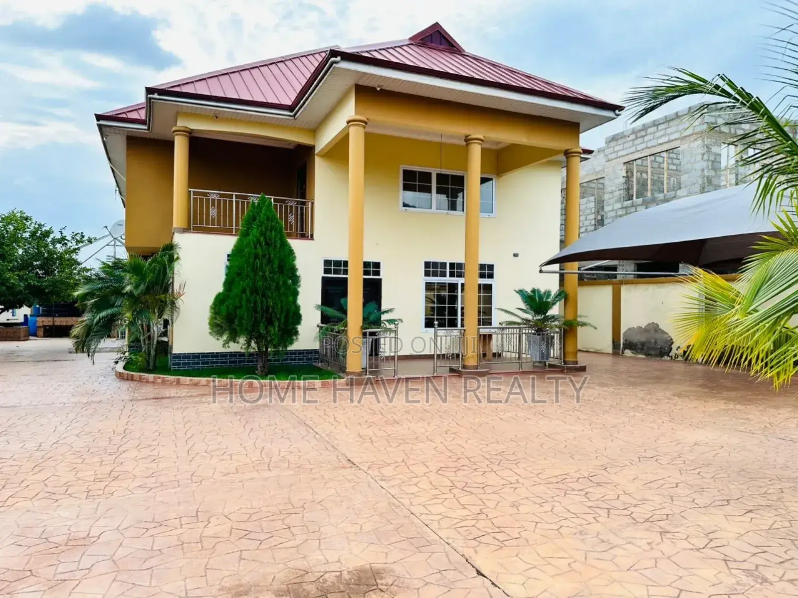 5bdrm House in Otinibi, Danfa for sale in Danfa