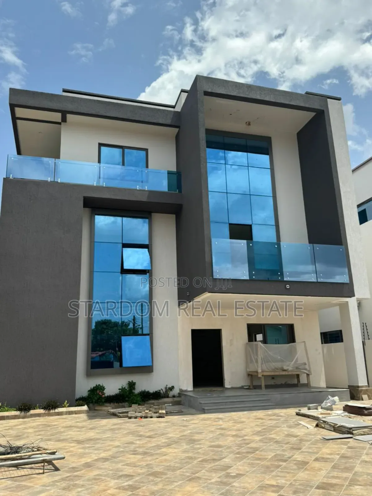 4bdrm Duplex in American House, East Legon for rent in East Legon