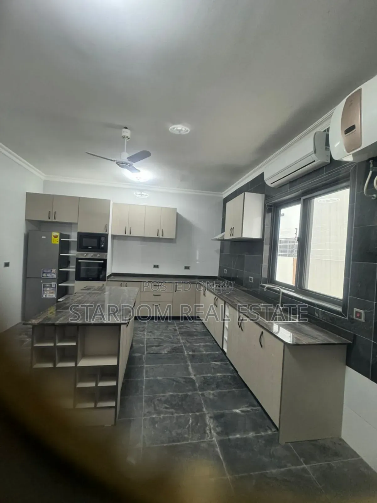 4bdrm Duplex in American House, East Legon for rent in East Legon