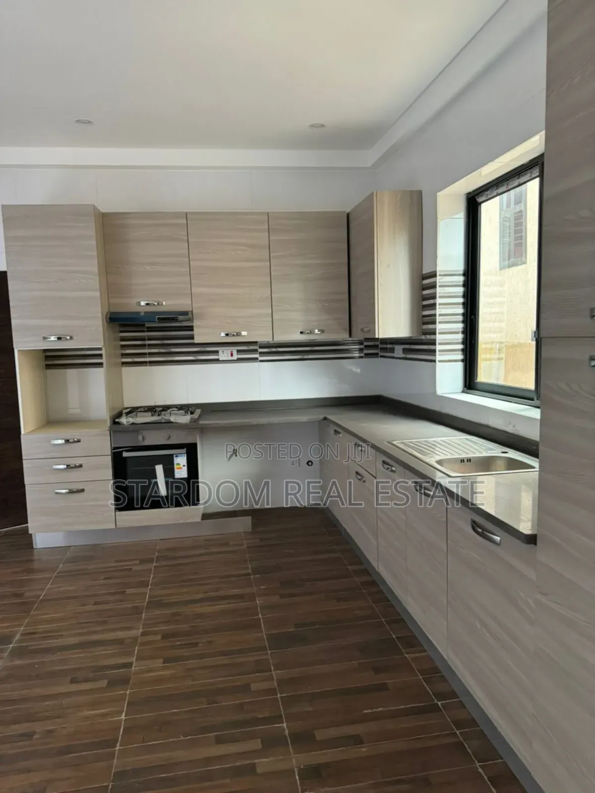 4bdrm Duplex in American House, East Legon for rent in East Legon