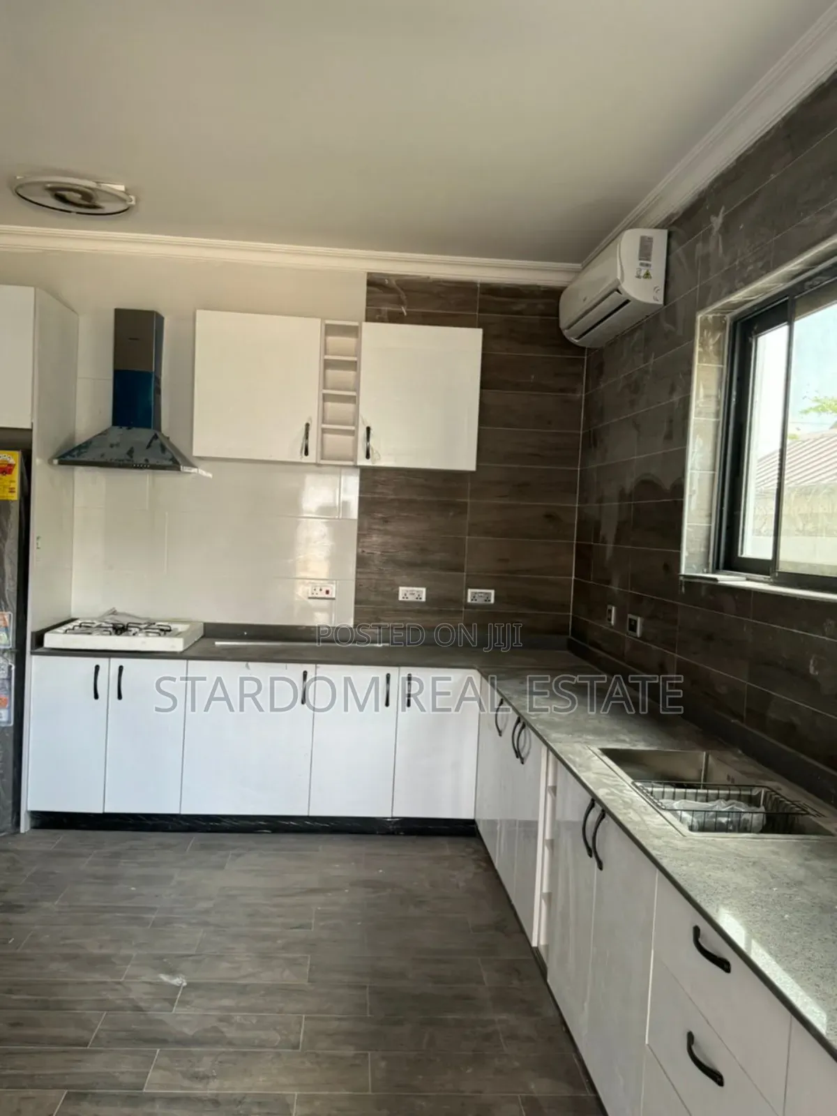 4bdrm Duplex in American House, East Legon for rent in East Legon