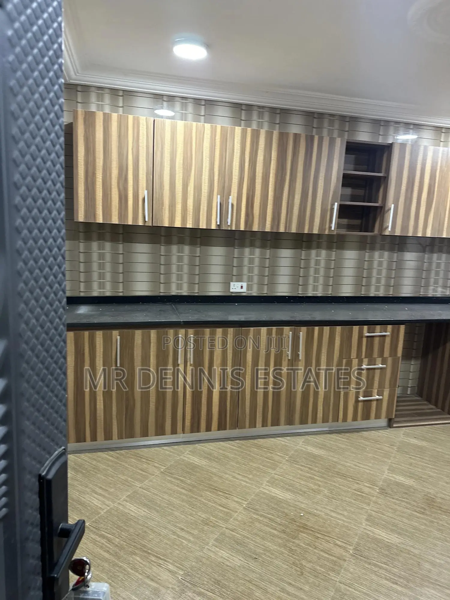 3bdrm Apartment in Westhills Mall for rent in West Hills Mall Area