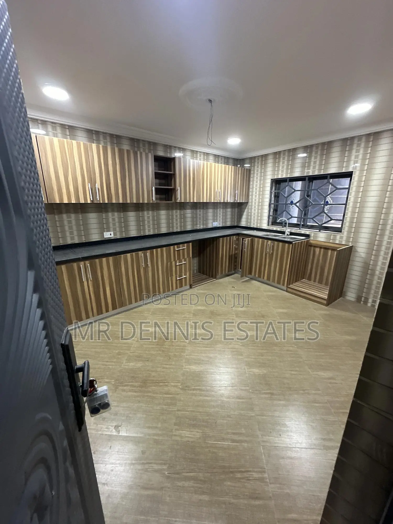 3bdrm Apartment in Westhills Mall for rent in West Hills Mall Area
