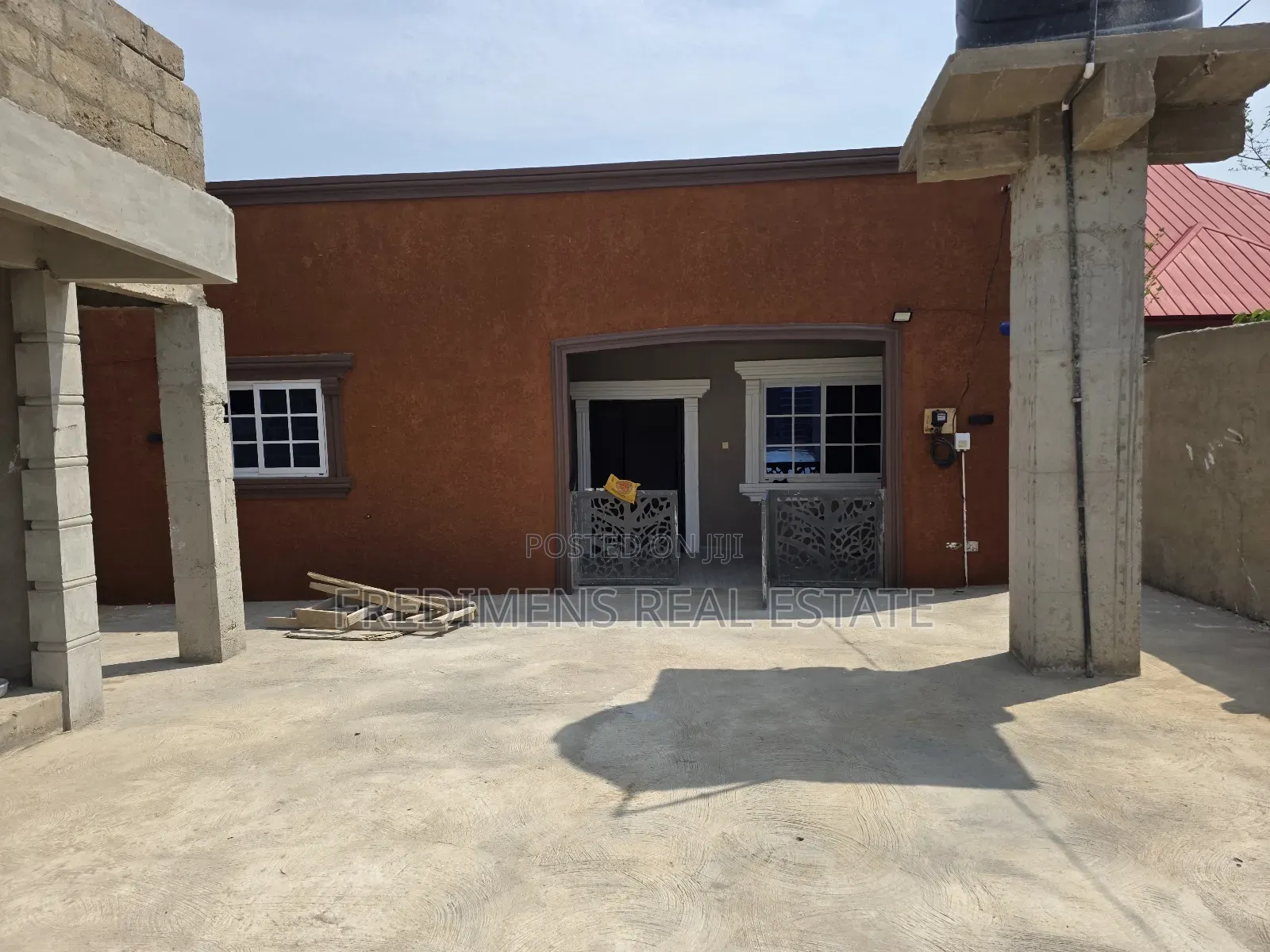 5bdrm Apartment in Fredimens Real, Kumasi Metropolitan for sale in Kumasi Metropolitan