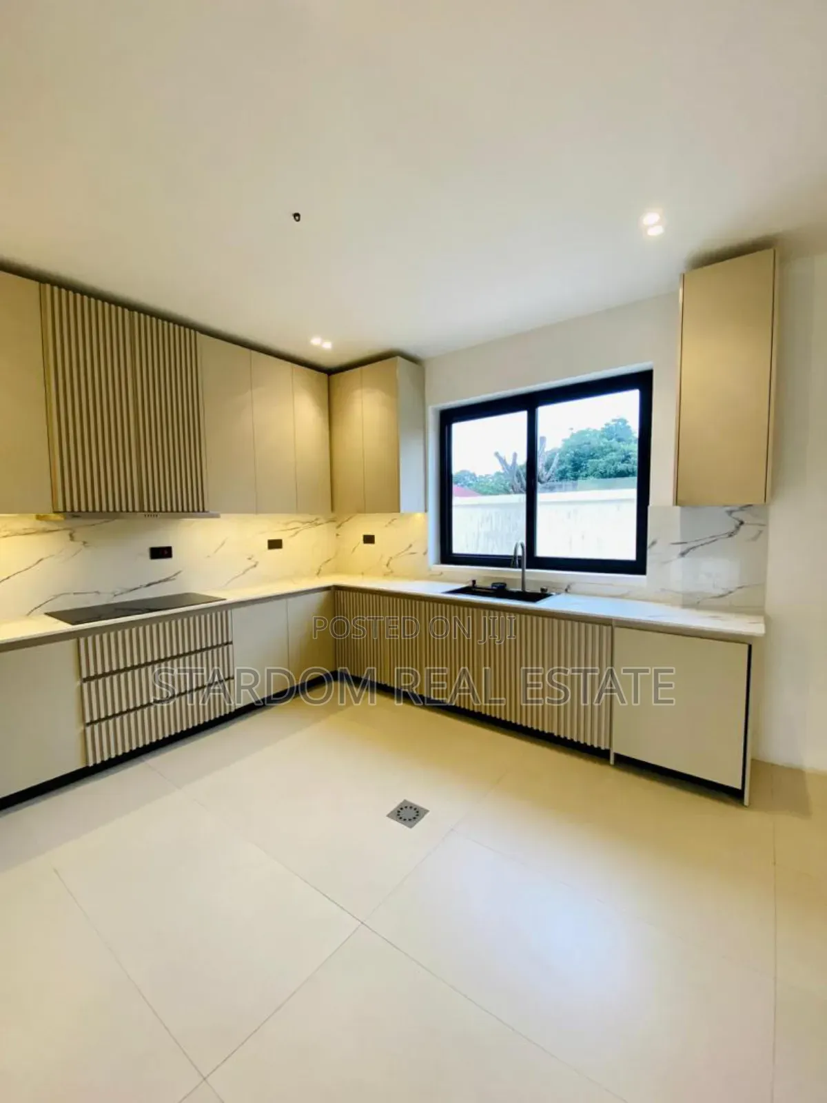 4bdrm Duplex in Dzorwulu for sale in Dzorwulu
