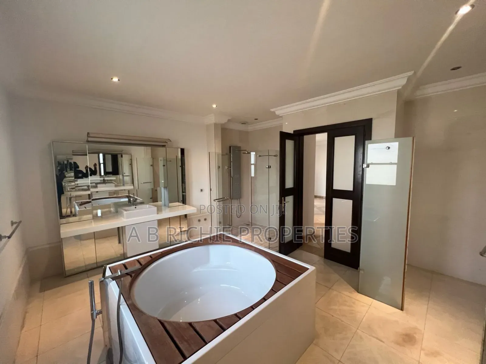 5bdrm Mansion in Ab Richie Properties, East Legon for sale in East Legon