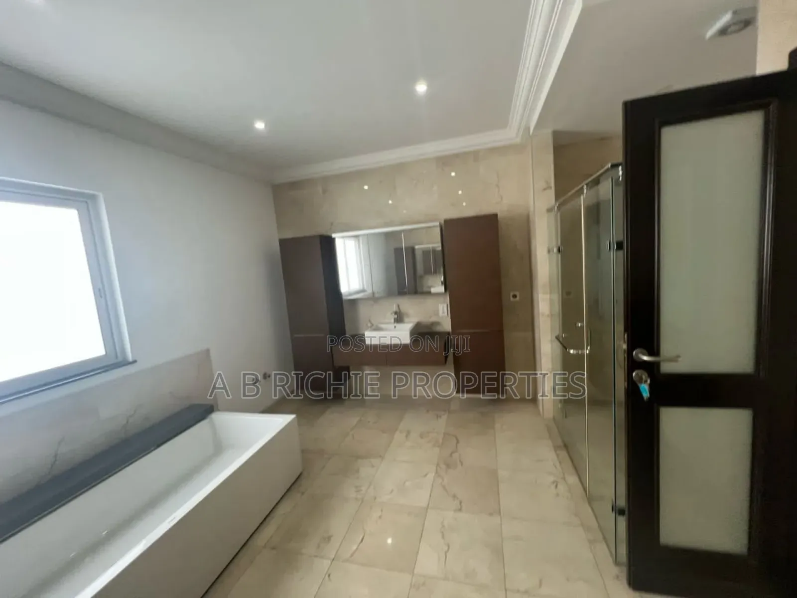 5bdrm Mansion in Ab Richie Properties, East Legon for sale in East Legon