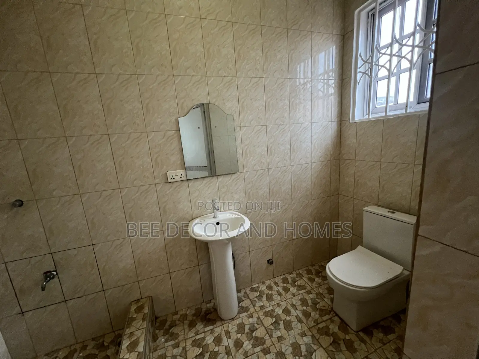 3bdrm Apartment in Bee Decor & Homes, Old Ashomang for rent in Old Ashomang