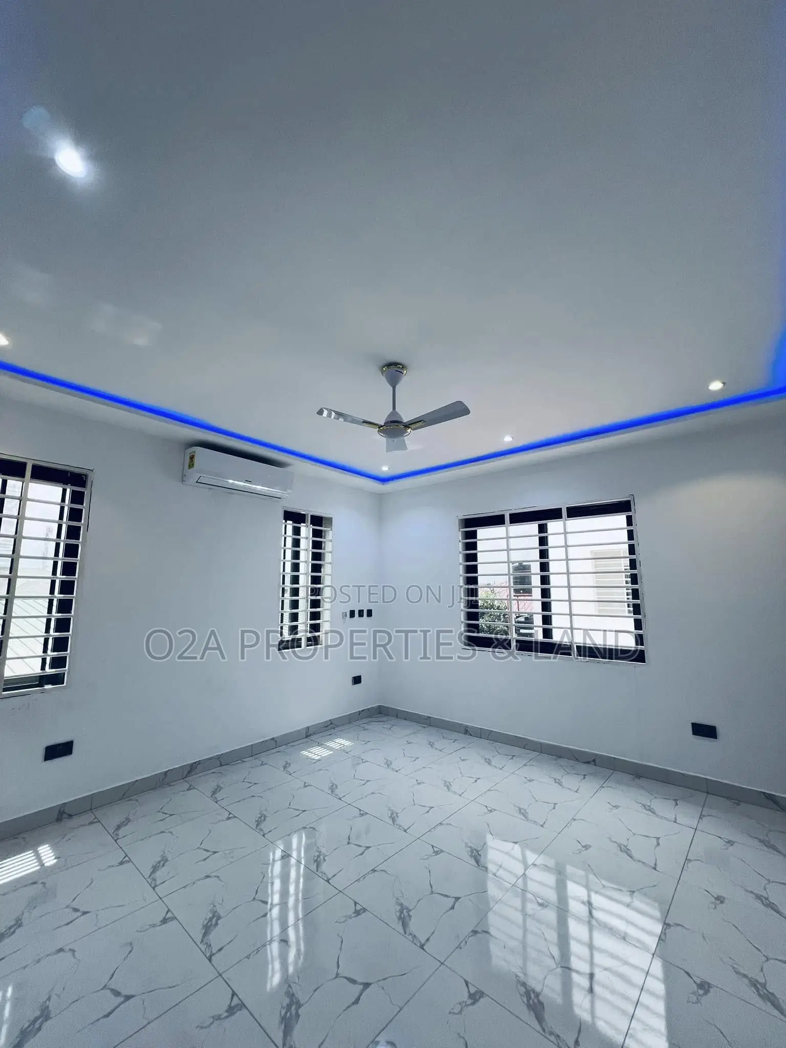 3bdrm Townhouse/Terrace in Ashaley Botwe, Lake Side Estate for sale in Lake Side Estate