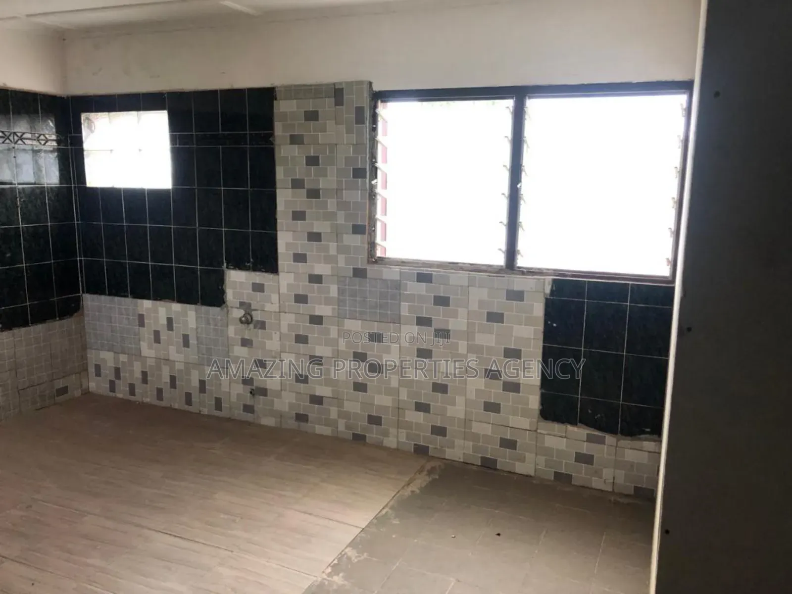 4bdrm House in Madina for sale in Madina