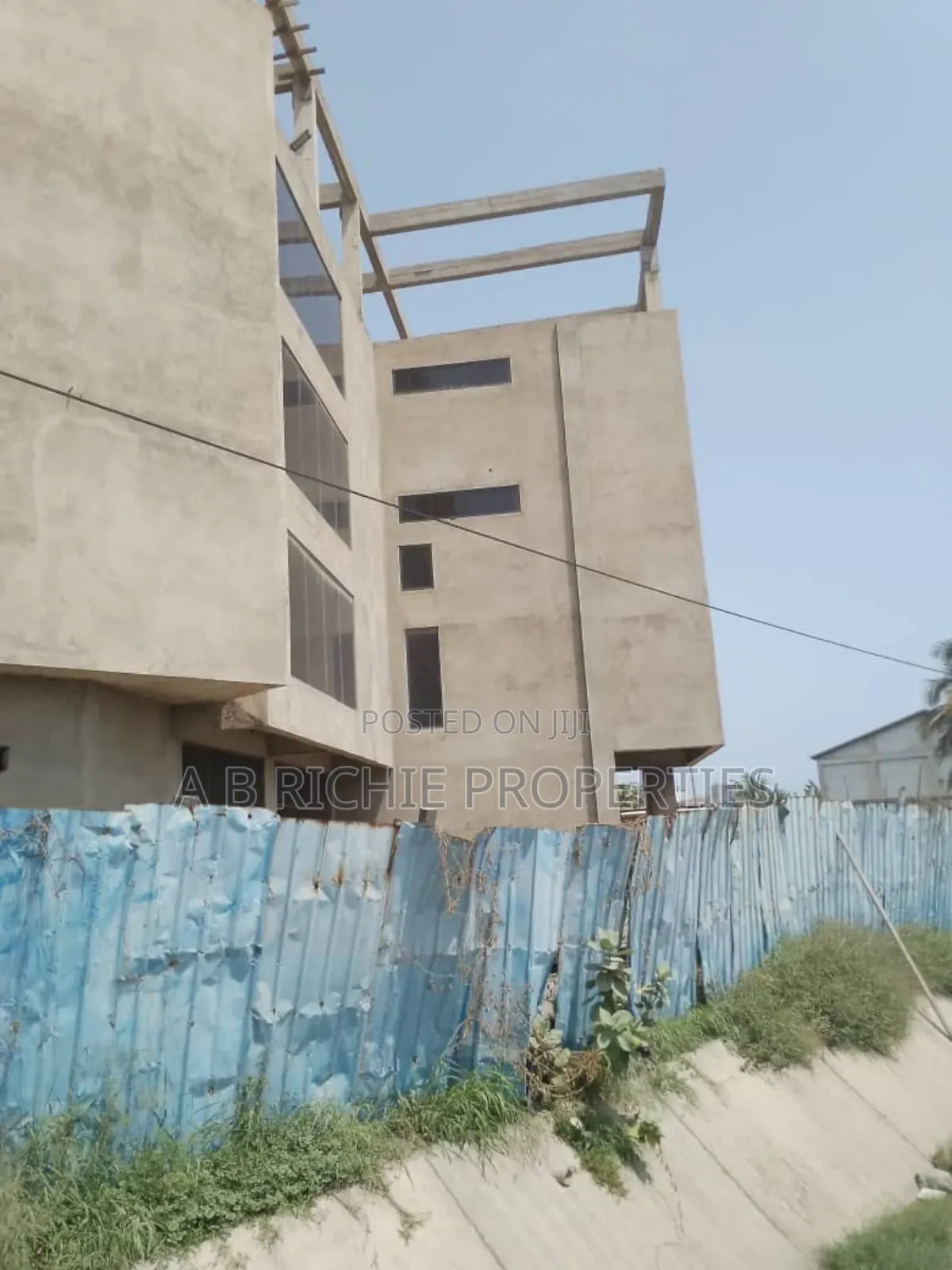 Commercial Office Space for Sale Is $1.6m Usd in South La
