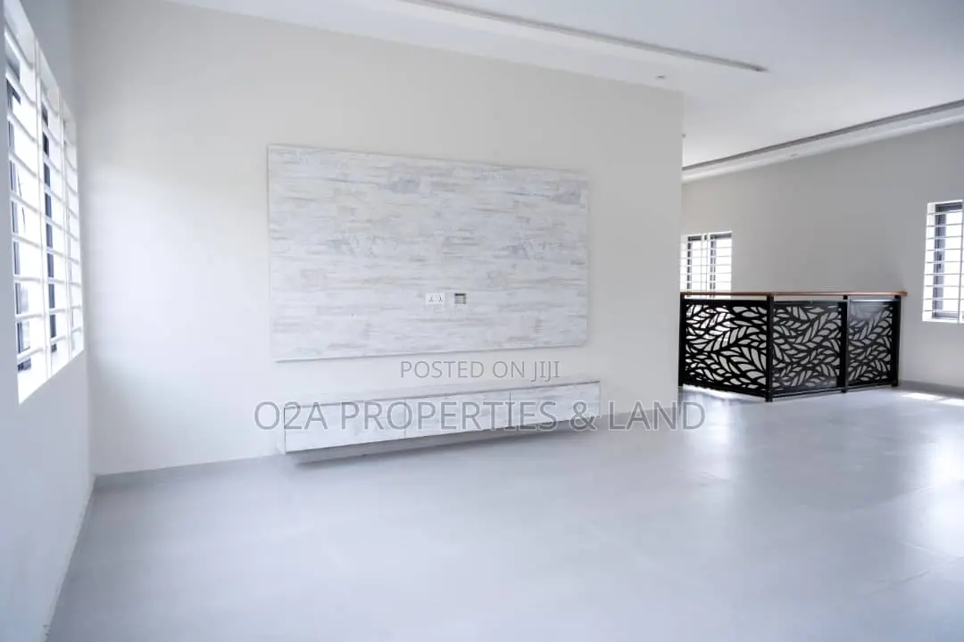 5bdrm House in Kwabenya, Ga East Municipal for sale in Ga East Municipal
