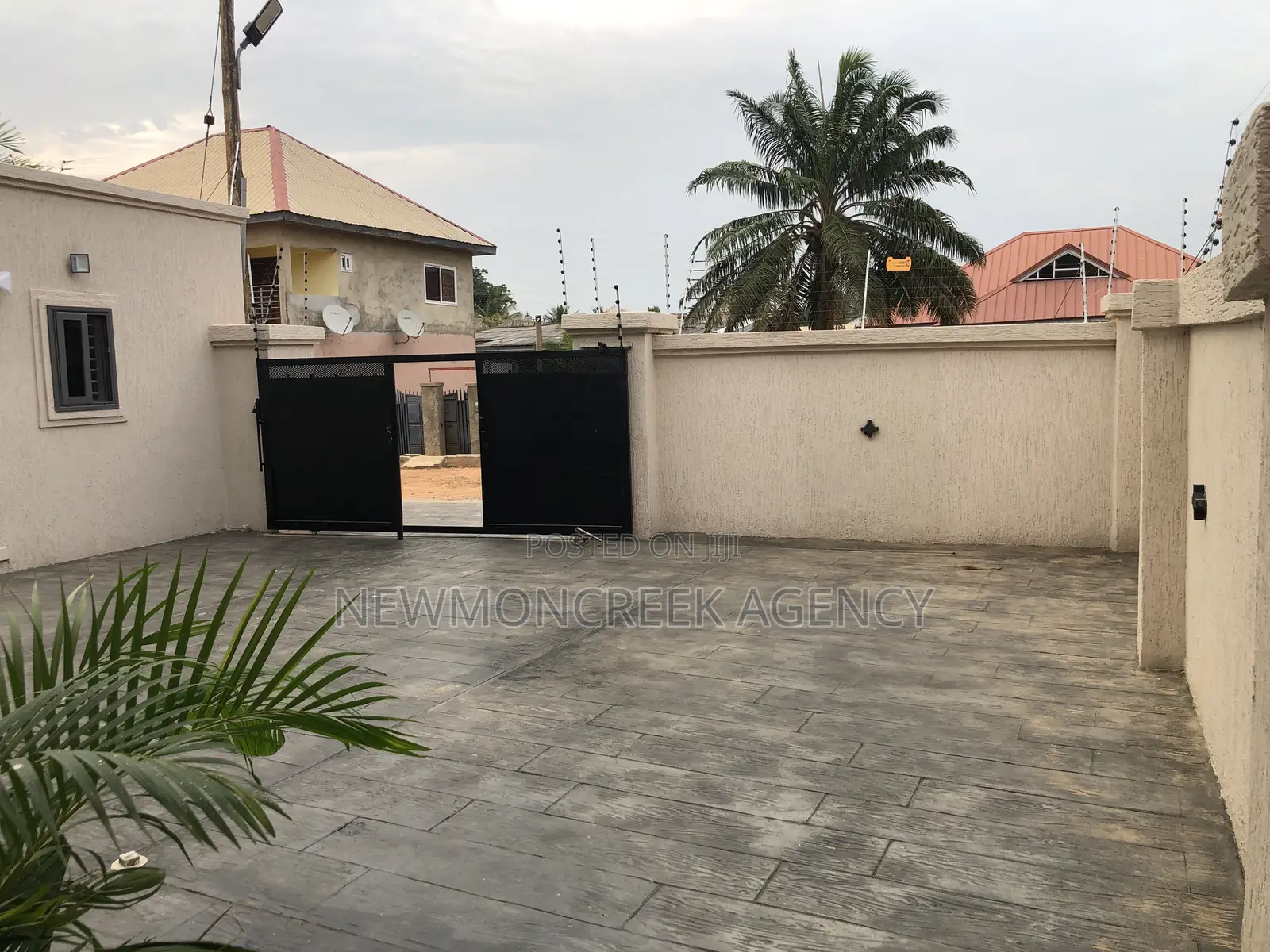 4bdrm Duplex in Oyarifa,Balancer, Accra Metropolitan for sale in Accra Metropolitan