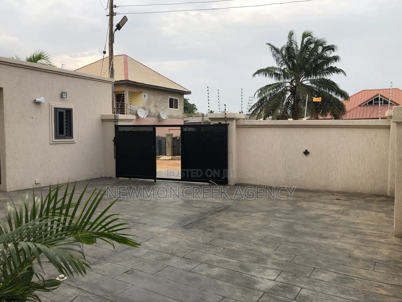4bdrm Duplex in Oyarifa,Balancer, Accra Metropolitan for sale in Accra Metropolitan