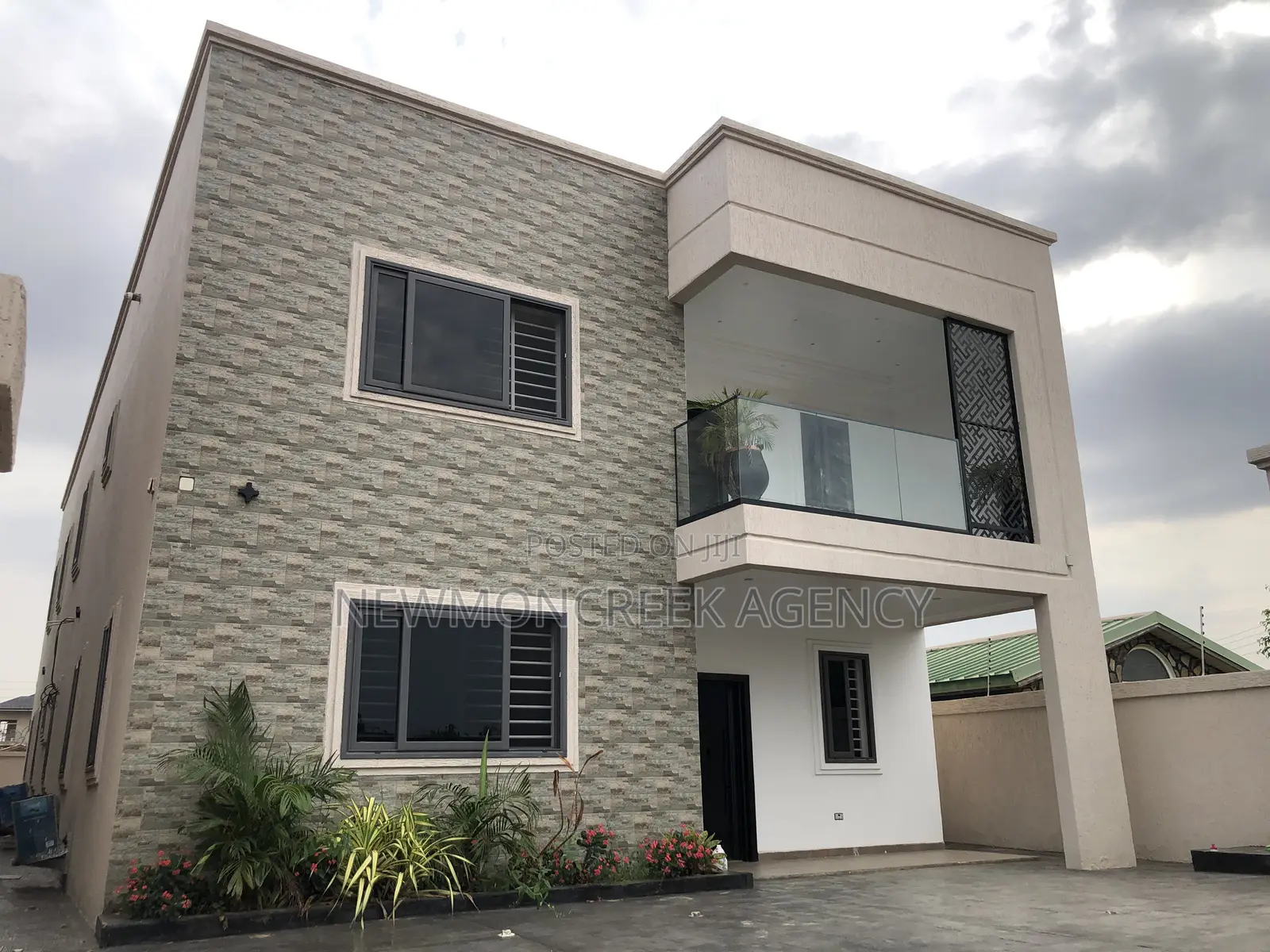 4bdrm Duplex in Oyarifa,Balancer, Accra Metropolitan for sale in Accra Metropolitan