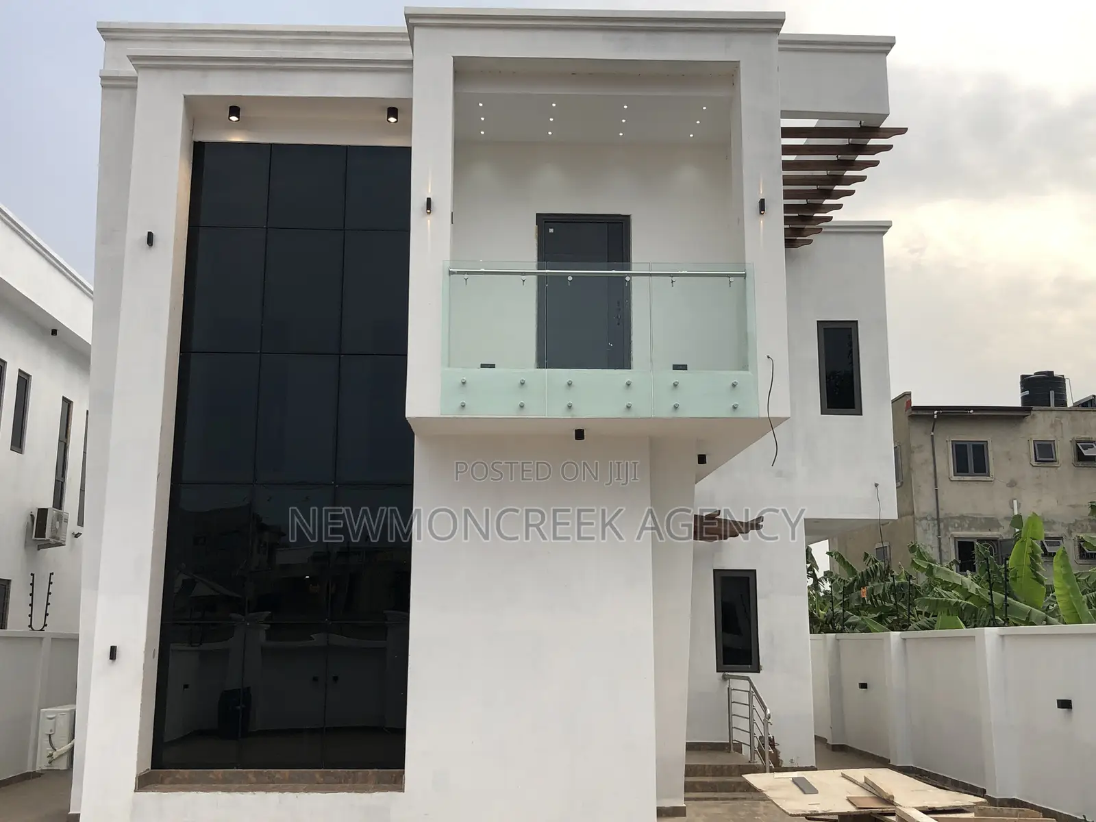 4bdrm Duplex in Off The Oyarifa, Accra Metropolitan for sale in Accra Metropolitan