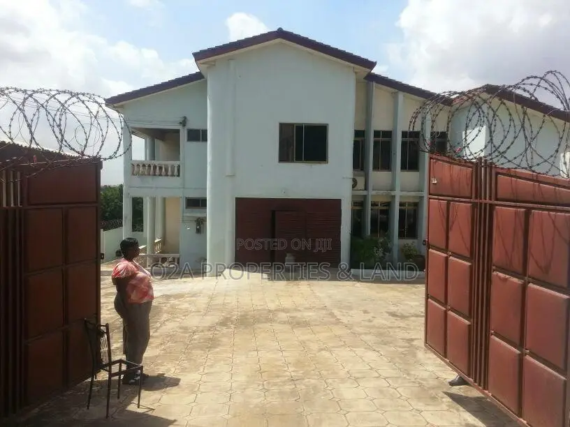 6bdrm House in Kwabenya Near, Ga East Municipal for sale in Ga East Municipal