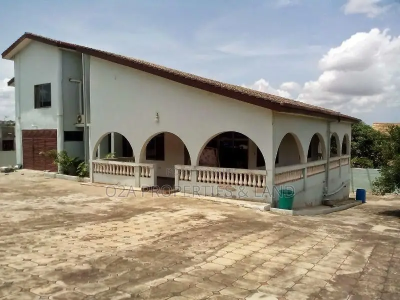 6bdrm House in Kwabenya Near, Ga East Municipal for sale in Ga East Municipal