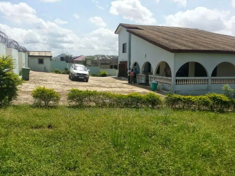6bdrm House in Kwabenya Near, Ga East Municipal for sale in Ga East Municipal