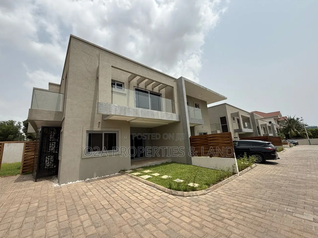 4bdrm Townhouse / Terrace in Cantonment, Acquinas for rent in Acquinas