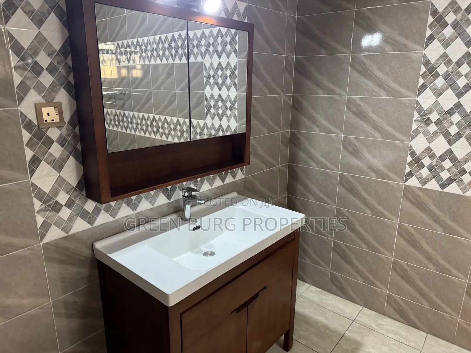 3bdrm Apartment in Green, East Legon for rent in East Legon