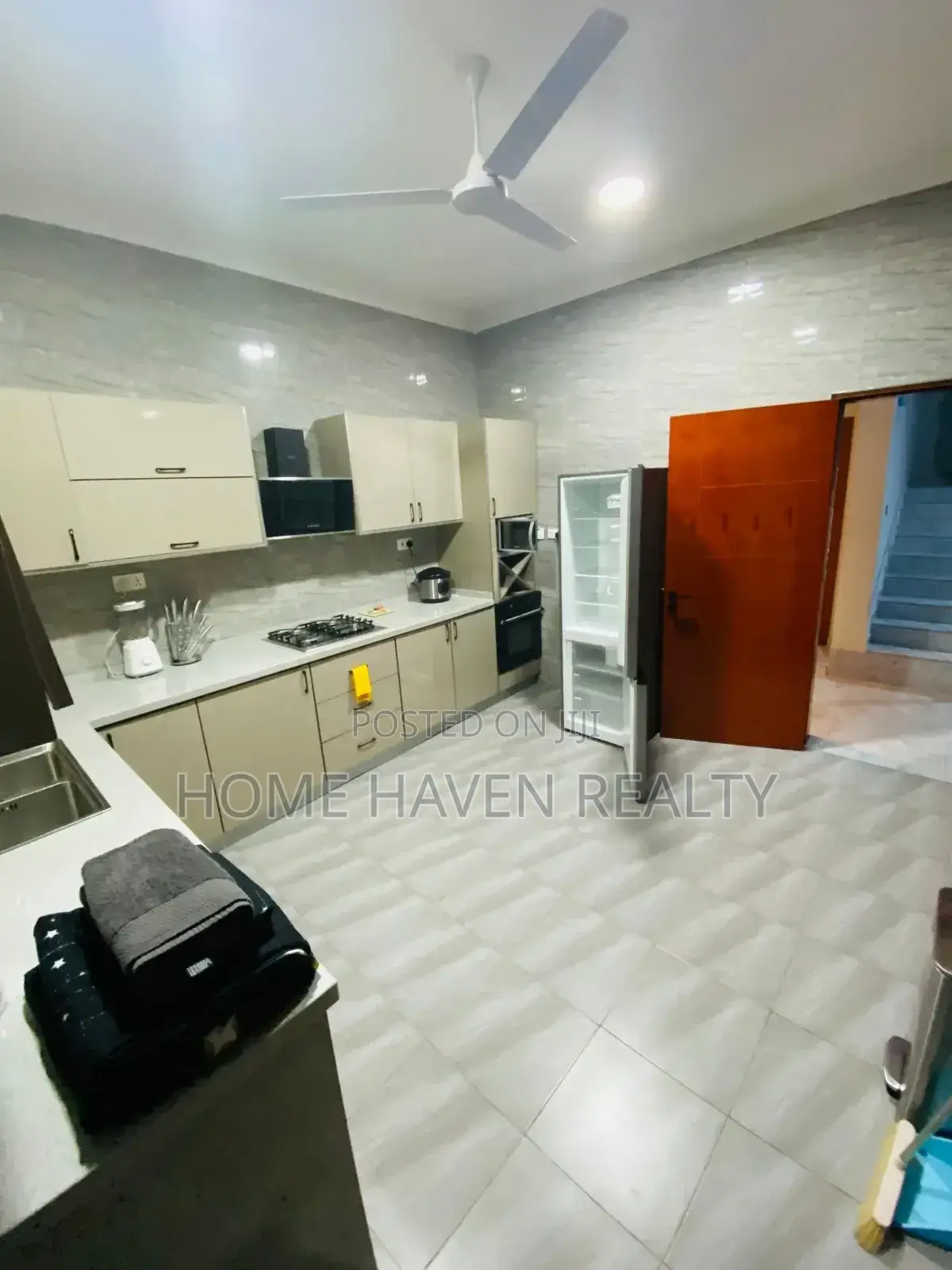 Furnished 4bdrm House in Westland for rent in West Legon