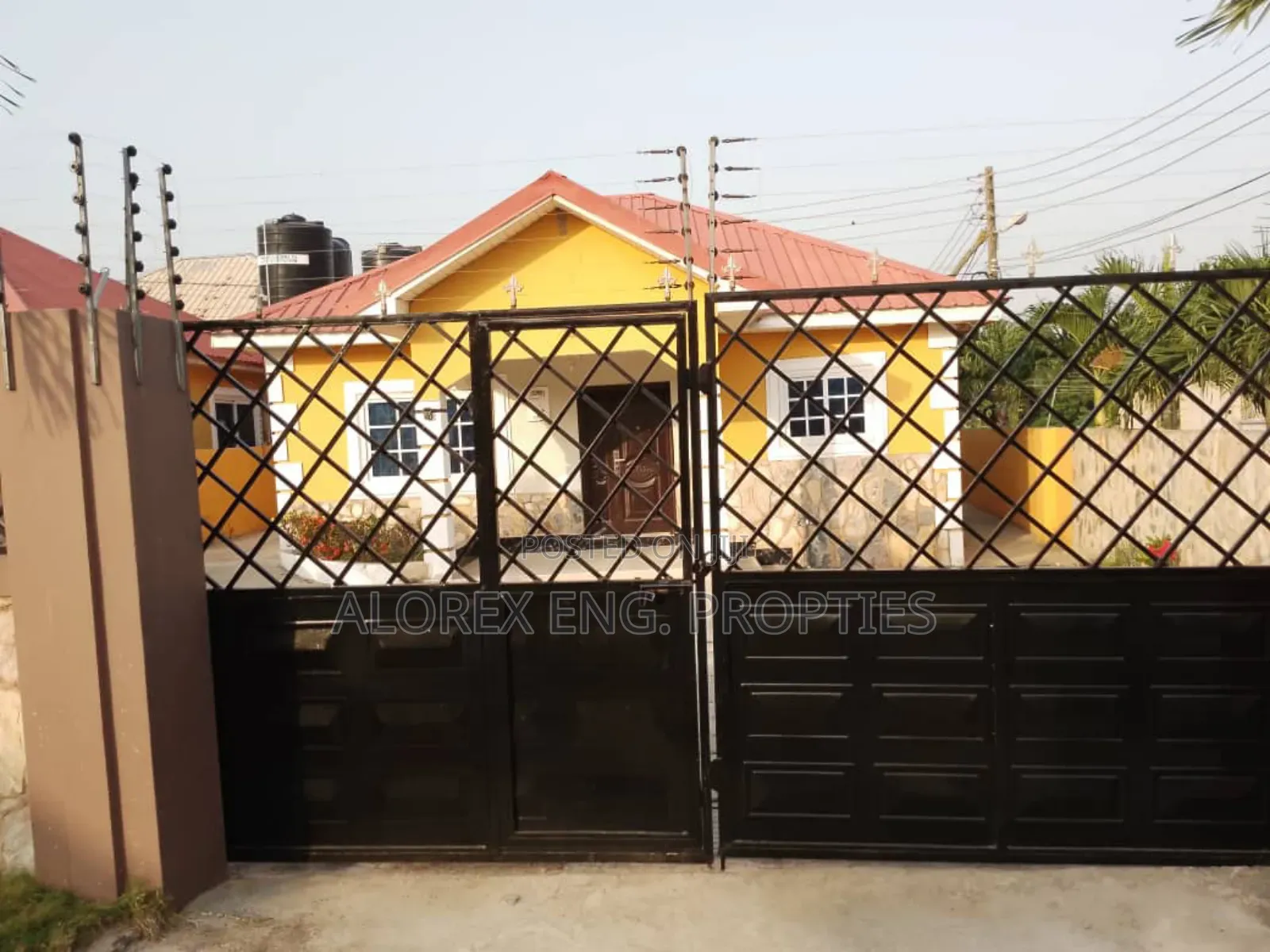 2bdrm House in Self Compound, Oyarifa for rent in Oyarifa